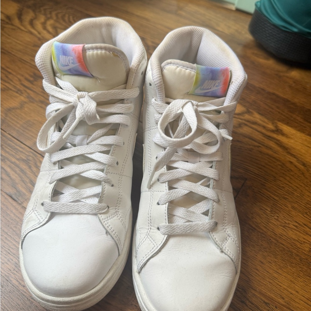Nike White High-Tops with Iridescent Accents size 9 - Picture 2 of 3